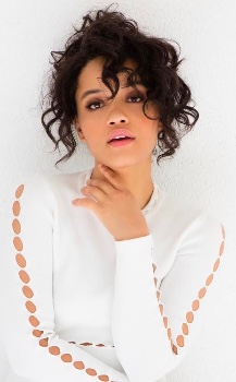 Kiersey Clemons
